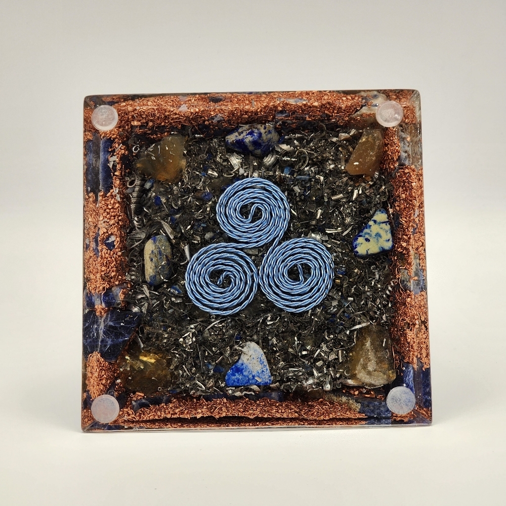 Starlight Orgonite Pyramid: EMF, 5G Protection and Energy Generator. - Picture 9 of 9